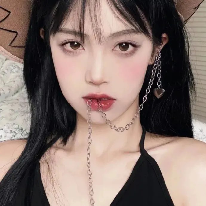 不装了我的身份曝光了